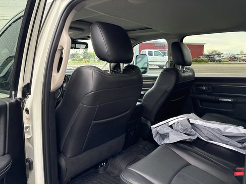 Used 2018 RAM 2500 Laramie w/ Convenience Group AWD/4WD image 9