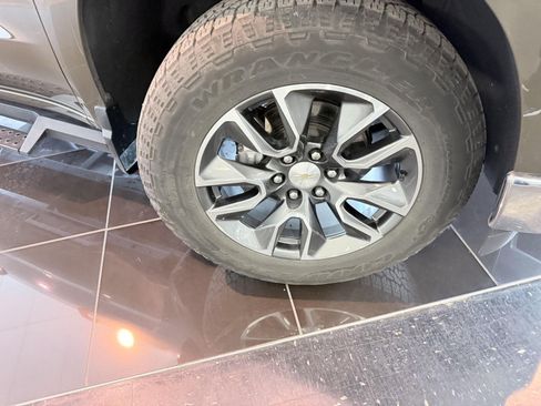 Used 2023 Chevrolet Silverado 1500 LT AWD/4WD image 46