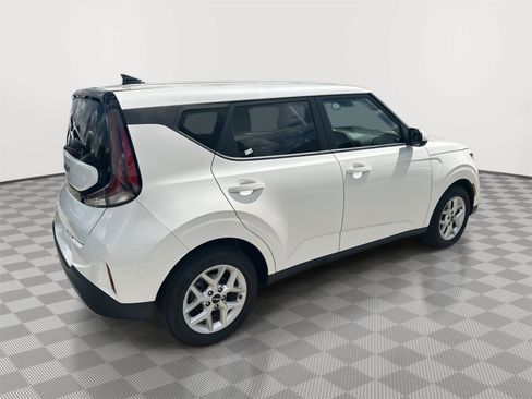 Used 2025 Kia Soul LX w/ LX Technology Package FWD image 5