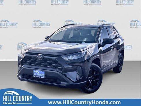 Used 2021 Toyota RAV4 LE FWD image 1