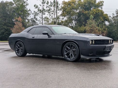 Used 2019 Dodge Challenger R/T w/ Blacktop Package image 2