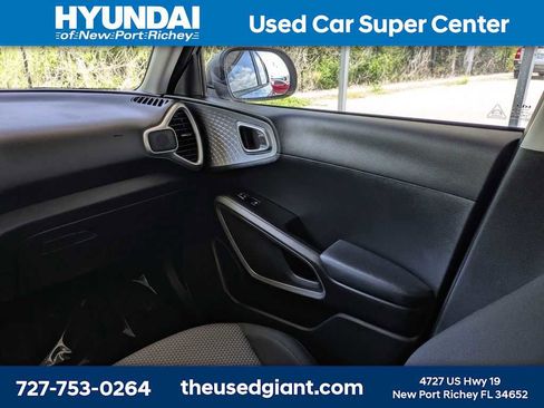 Used 2023 Kia Soul LX w/ LX Technology Package FWD image 17