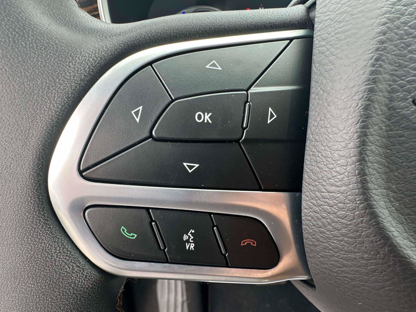 Used 2023 Chrysler Pacifica Pinnacle FWD image 20