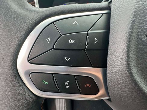 Used 2023 Chrysler Pacifica Pinnacle FWD image 20