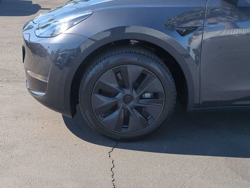 Used 2025 Tesla Model Y Long Range RWD image 11