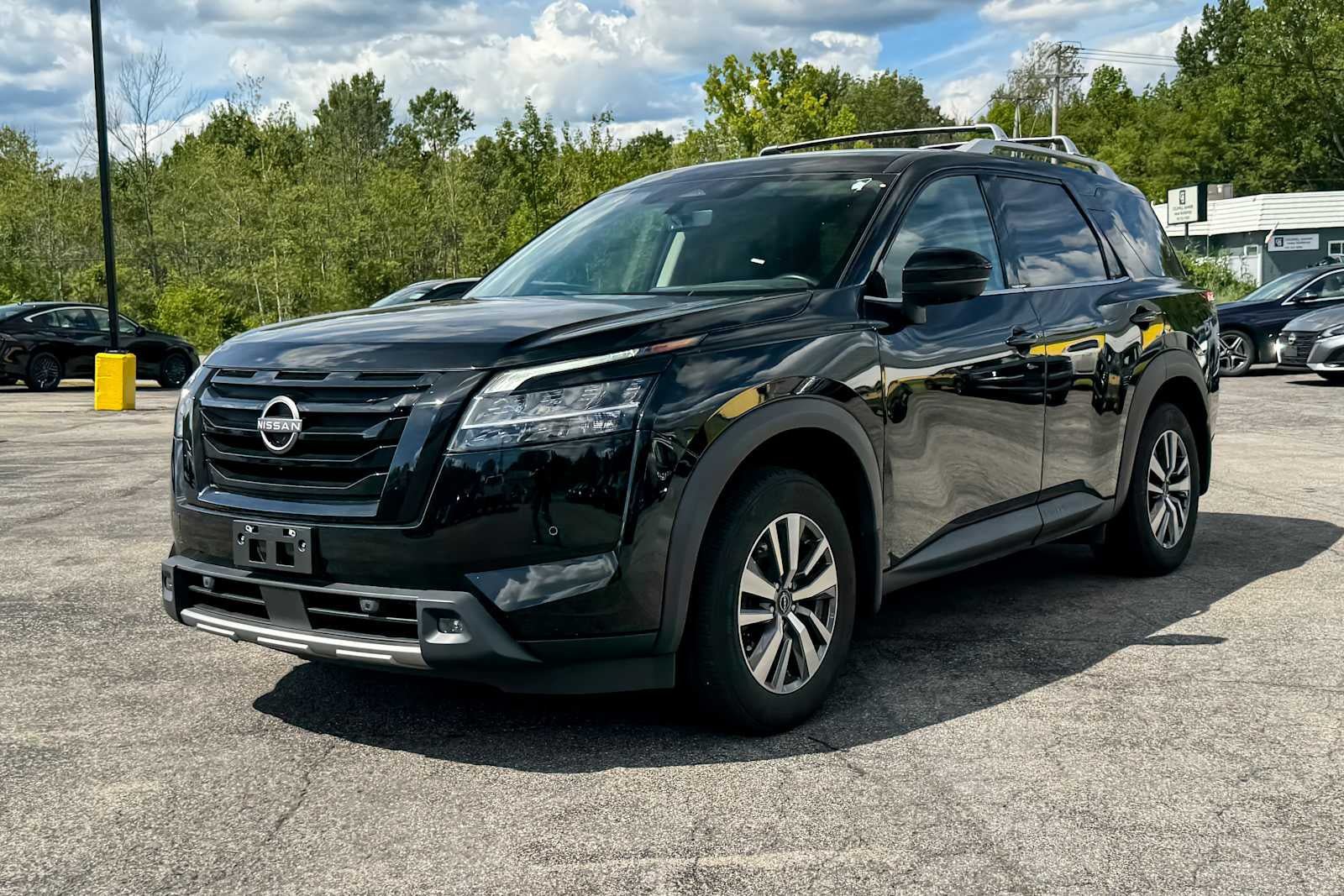 Certified 2024 Nissan Pathfinder SL w/ Black Appearance Package AWD/4WD image 7