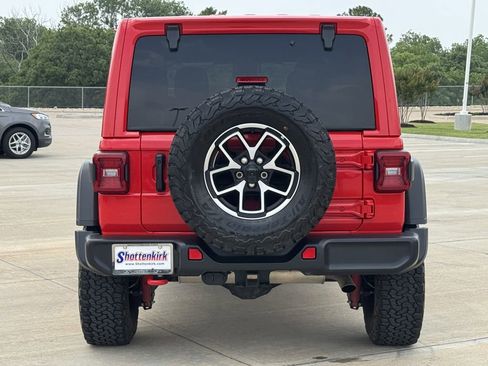 Used 2025 Jeep Wrangler Unlimited Rubicon AWD/4WD image 5