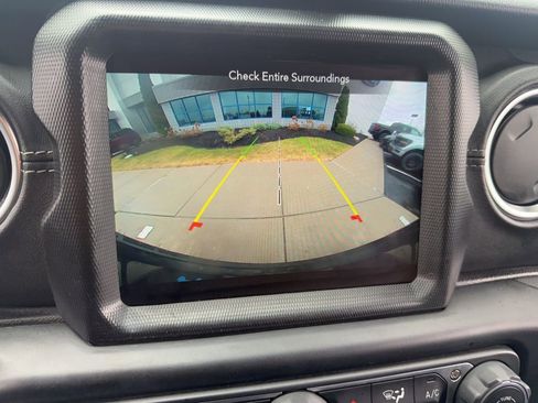 Used 2022 Jeep Wrangler Unlimited Sahara image 16