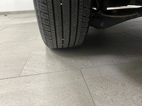 Used 2025 Chevrolet Suburban LT image 76