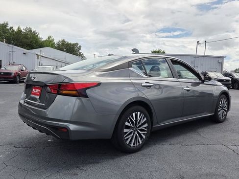 Used 2025 Nissan Altima 2.5 SV FWD image 5