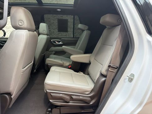 Used 2021 Chevrolet Tahoe Z71 w/ Luxury Package AWD/4WD image 12