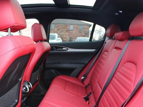 Used 2024 Alfa Romeo Stelvio Veloce image 33