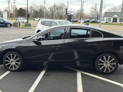 Used 2018 Volvo S60 T5 Inscription image 3