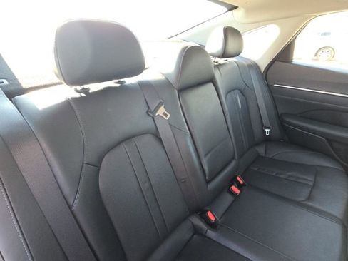 Used 2021 Hyundai Sonata Limited w/ Preferred Accessory Package image 12