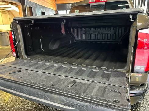 Used 2024 Chevrolet Colorado ZR2 w/ ZR2 Convenience Package III AWD/4WD image 12