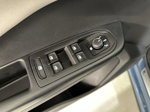 New 2026 Volkswagen Taos SE image 18