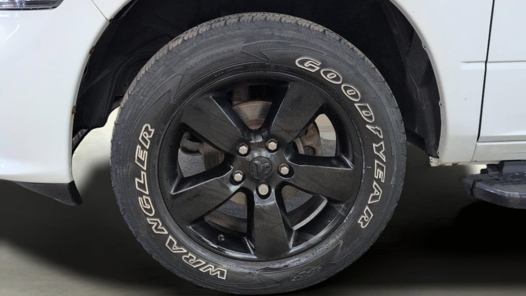 Used 2021 RAM 1500 Express w/ Wheel & Sound Group AWD/4WD image 30
