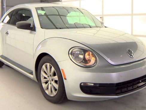 Used 2014 Volkswagen Beetle 1.8T FWD image 6