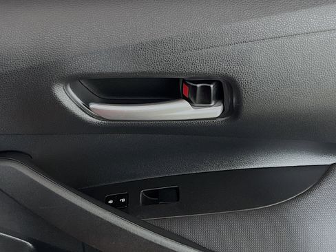 Used 2021 Toyota Corolla LE image 31