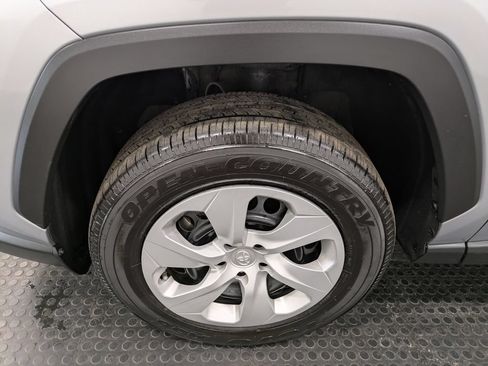 Used 2024 Toyota RAV4 LE AWD/4WD image 7