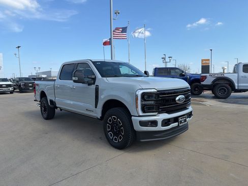 New 2026 Ford F250 Platinum w/ FX4 Off-Road Package image 8