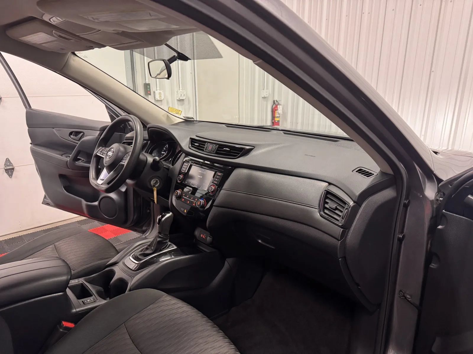 Used 2020 Nissan Rogue S FWD image 43