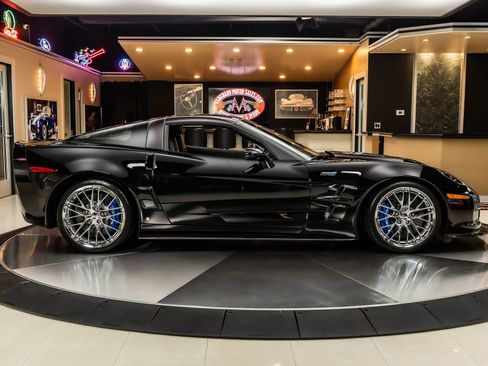 Used 2009 Chevrolet Corvette ZR1 w/ Preferred Equipment Group RWD image 11