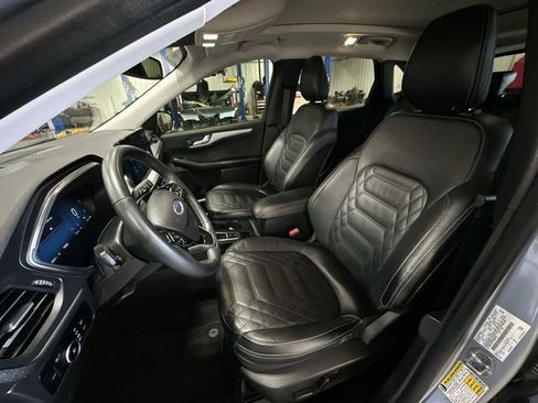 Certified 2023 Ford Escape Platinum w/ Premium Technology Package AWD/4WD image 17