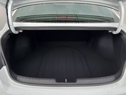 New 2026 Hyundai Elantra Hybrid FWD image 31