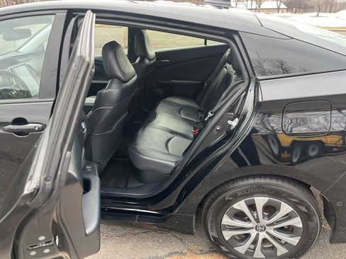 Used 2022 Toyota Prius Prime Limited image 32