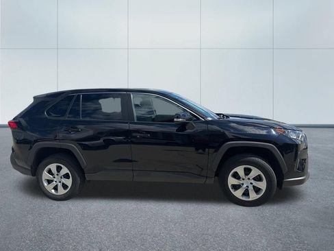 Used 2022 Toyota RAV4 LE w/ Carpet Mat Package (TMS) AWD/4WD image 5