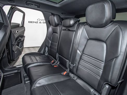 Used 2019 Porsche Cayenne AWD/4WD image 14
