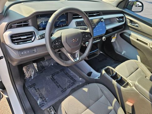New 2027 Chevrolet Bolt LT w/ Comfort Package FWD image 19