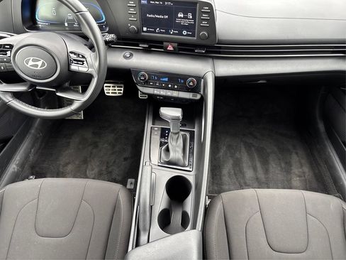 Certified 2025 Hyundai Elantra Sport image 19