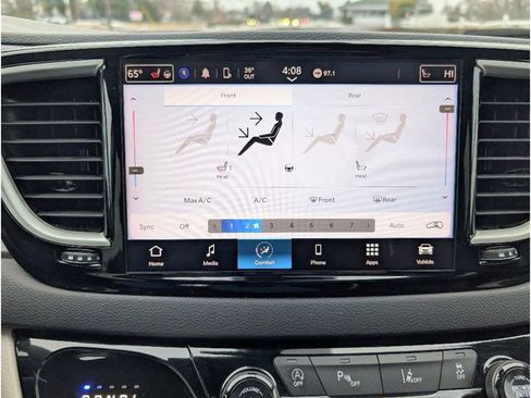 Used 2024 Chrysler Pacifica Touring-L image 23