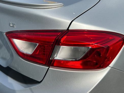 Used 2018 Chevrolet Cruze LT w/ RS Package image 17