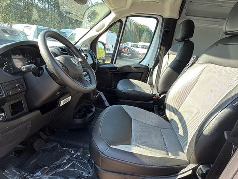 Used 2024 RAM ProMaster 2500 w/ Convenience Group FWD image 18