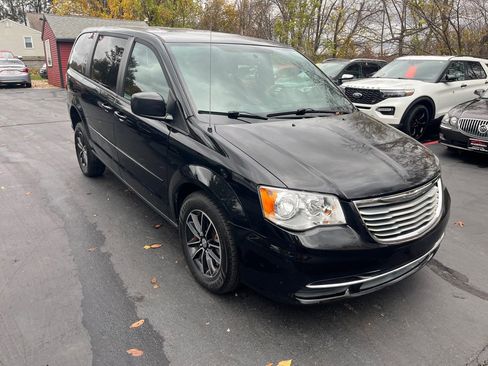 Used 2015 Dodge Grand Caravan SE image 4