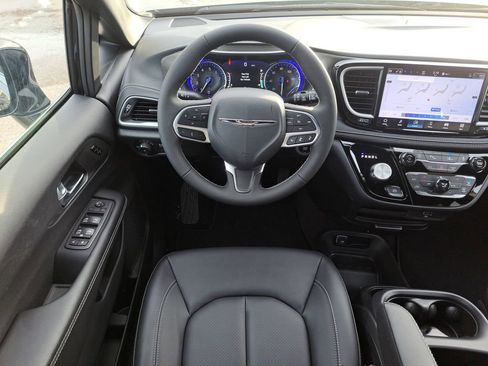 New 2026 Chrysler Pacifica Select FWD image 10
