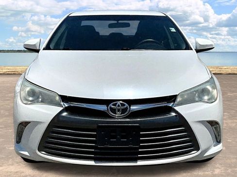 Used 2017 Toyota Camry XLE FWD image 2