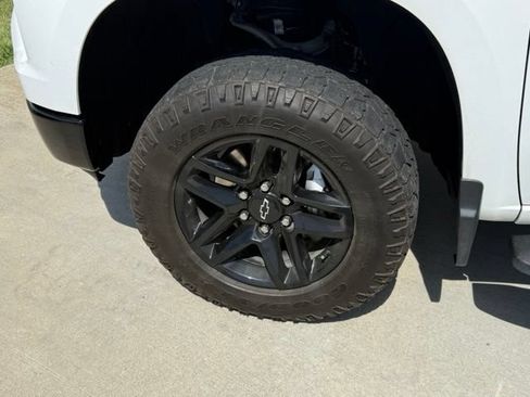 Used 2023 Chevrolet Silverado 1500 LT Trail Boss w/ Convenience Package II AWD/4WD image 5