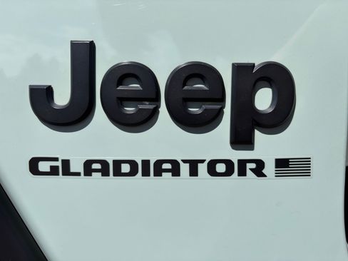 Used 2023 Jeep Gladiator Sport AWD/4WD image 25
