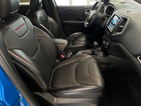Used 2022 Jeep Cherokee Trailhawk w/ Premium Leather Package image 33