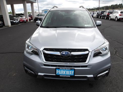 Used 2018 Subaru Forester 2.5i Touring AWD/4WD image 8
