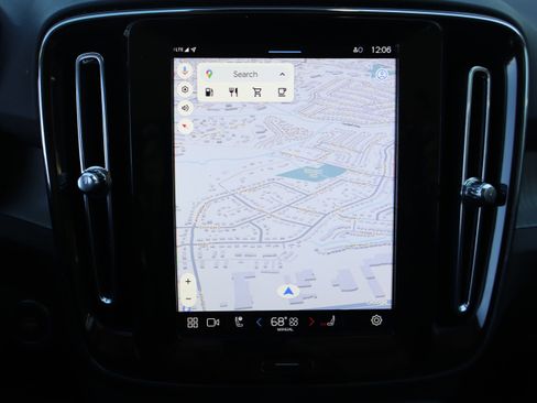 Used 2025 Volvo XC40 B5 Core image 25