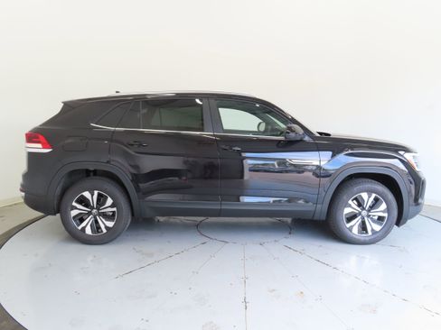 New 2026 Volkswagen Atlas Cross Sport SE image 2