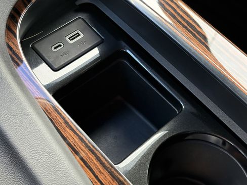 Used 2022 Cadillac Escalade Premium Luxury image 29