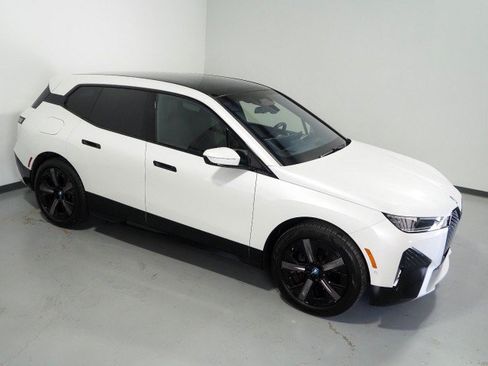 Used 2024 BMW iX xDrive50 w/ Premium Package AWD/4WD image 11
