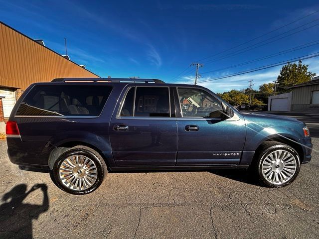 Used 2017 Lincoln Navigator L Select AWD/4WD image 8