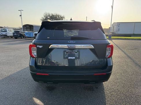 Certified 2023 Ford Explorer XLT image 4
